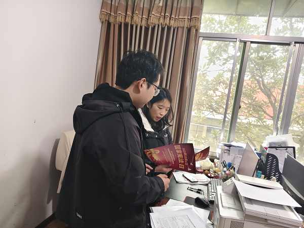 科技賦能法治，服務惠企便民——雙清區科工信局開展2025年‘政務公開主題日’暨‘12·4’國家憲法日系列宣傳活動